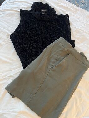 Liz Claiborne Velvet Sleeveless Top with Pattern and olive shorts! 🩳